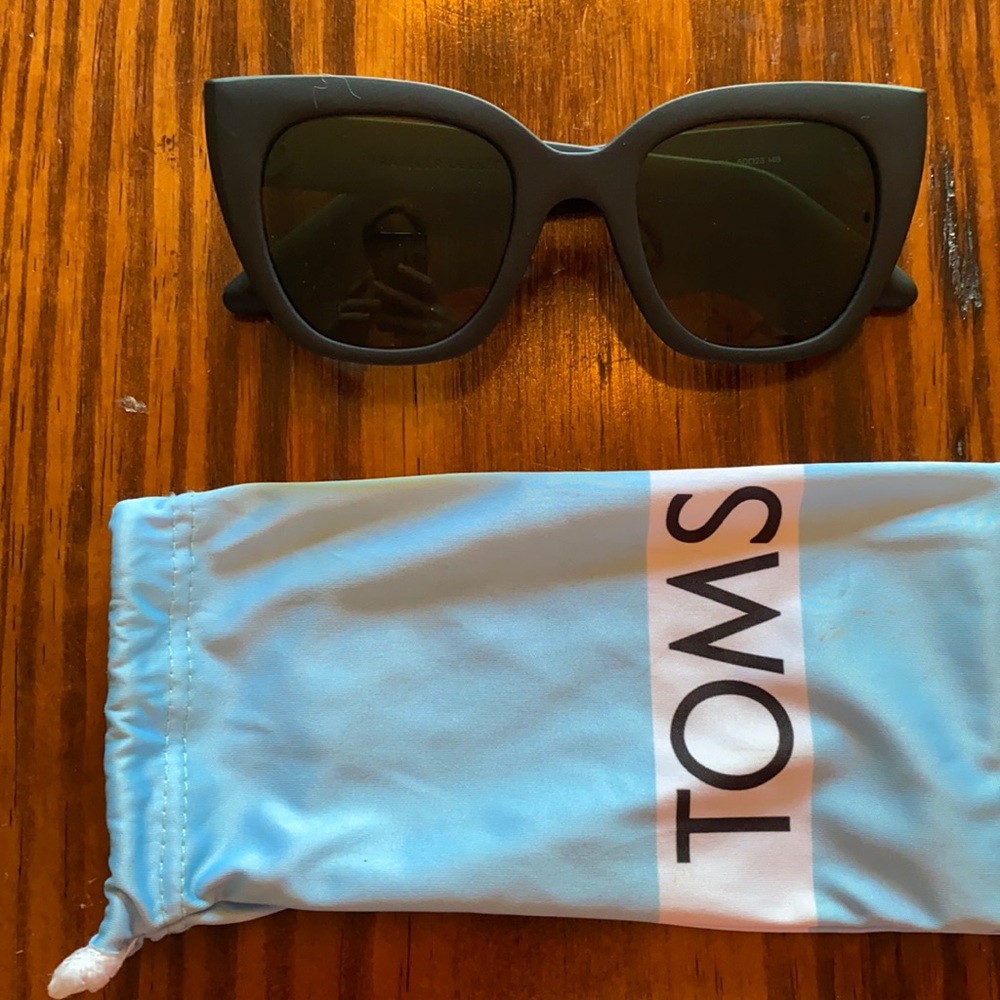 New Authentic Toms Cateye women’s sunglasses